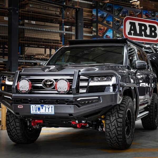 VETOPISTE__VASEN__ARB_TOYOTA_LAND_CRUISER_300_2825010