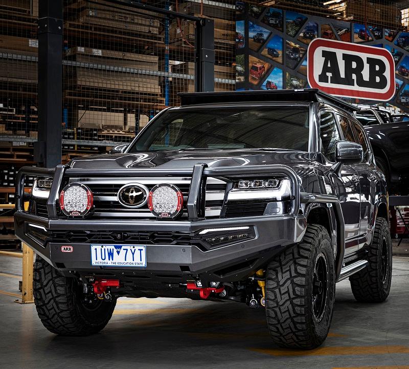 VETOPISTE__VASEN__ARB_TOYOTA_LAND_CRUISER_300_2825010