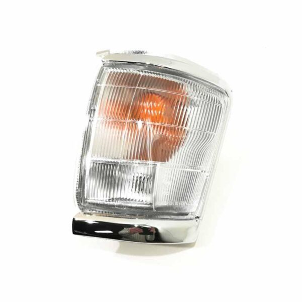 ETUVILKKU_TOYOTA_HILUX___VASEN__KROMI_