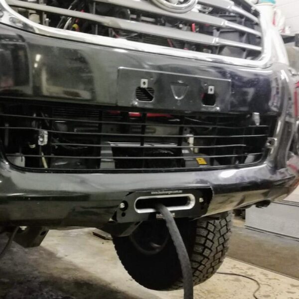 VINSSIN_ASENNUSSARJA_TOYOTA_HILUX_2015_ETEENPAIN_PMG0084_7